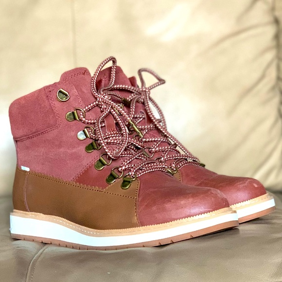 Toms Shoes - 🎉HP🎉 Toms Pink and Brown Ankle Boots